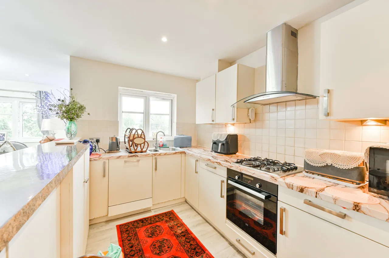 Pinner, HA5, photo 2