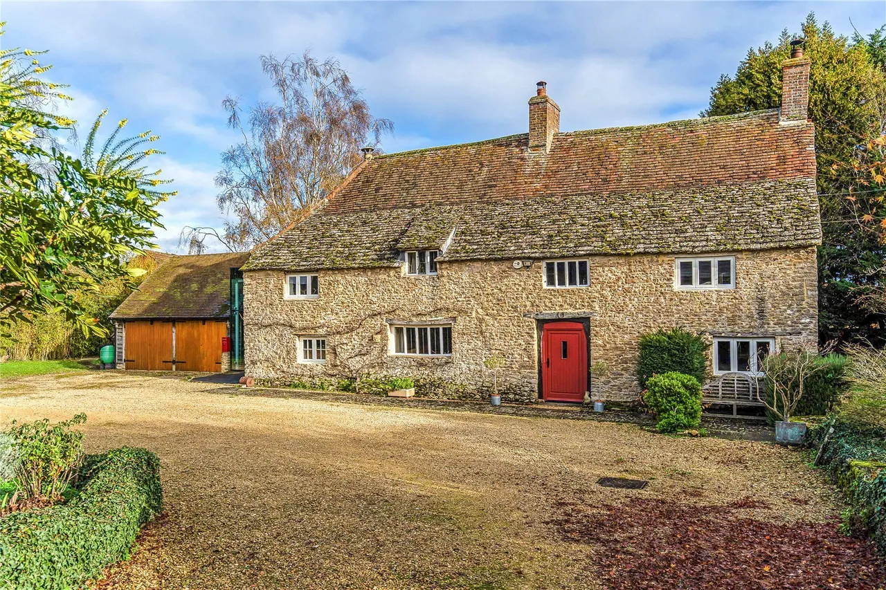 6 bed house to rent — Abingdon Road, Marcham, Abingdon, Oxfordshire, OX13