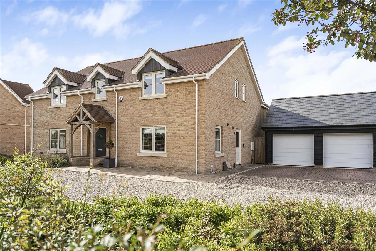 5 bed property for sale, Low Road, Burwell, CB25