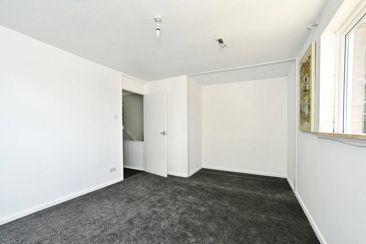 Lancaster Close, Thatcham, RG18, photo 17