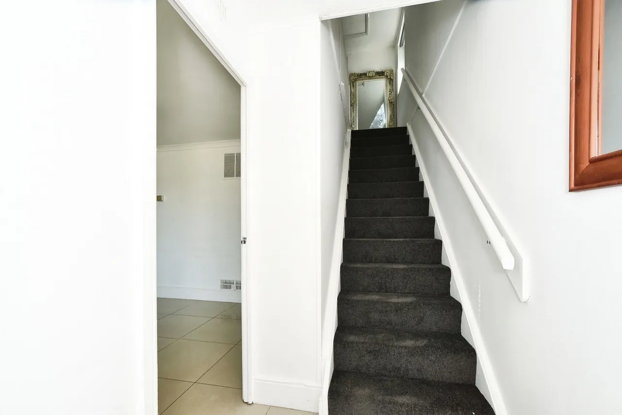 Lancaster Close, Thatcham, RG18, photo 10