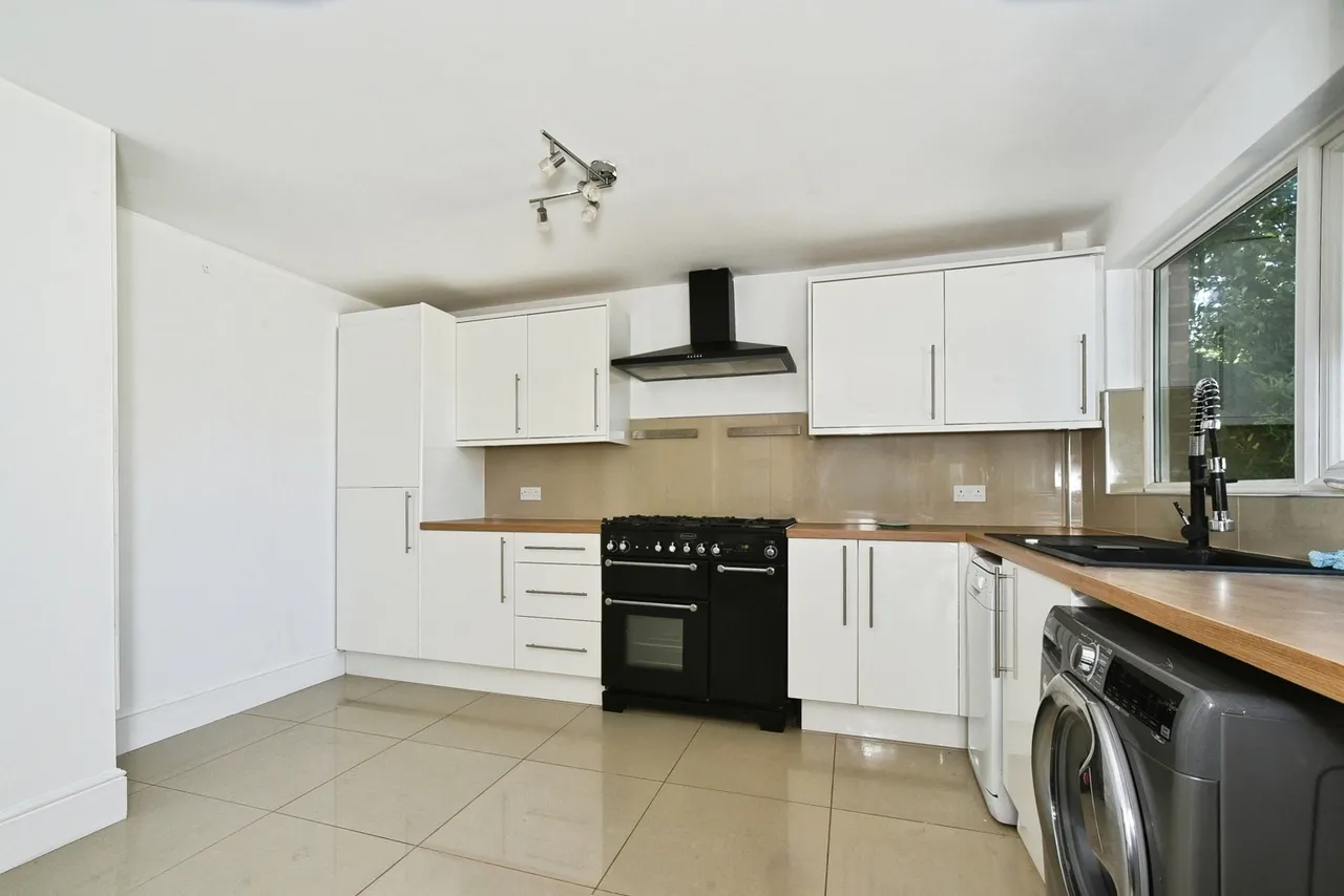 Lancaster Close, Thatcham, RG18, photo 2