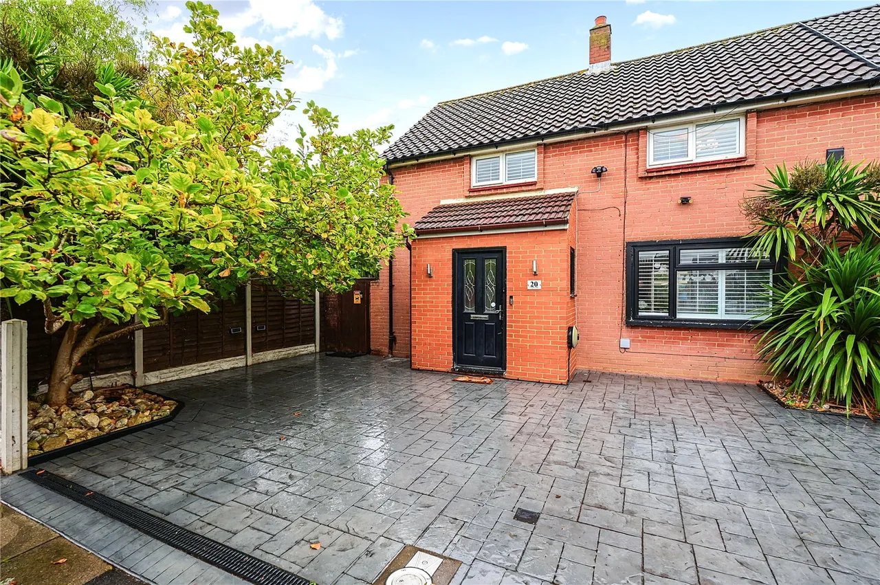 2 bed house for sale, Longford Way, Stanwell, TW19