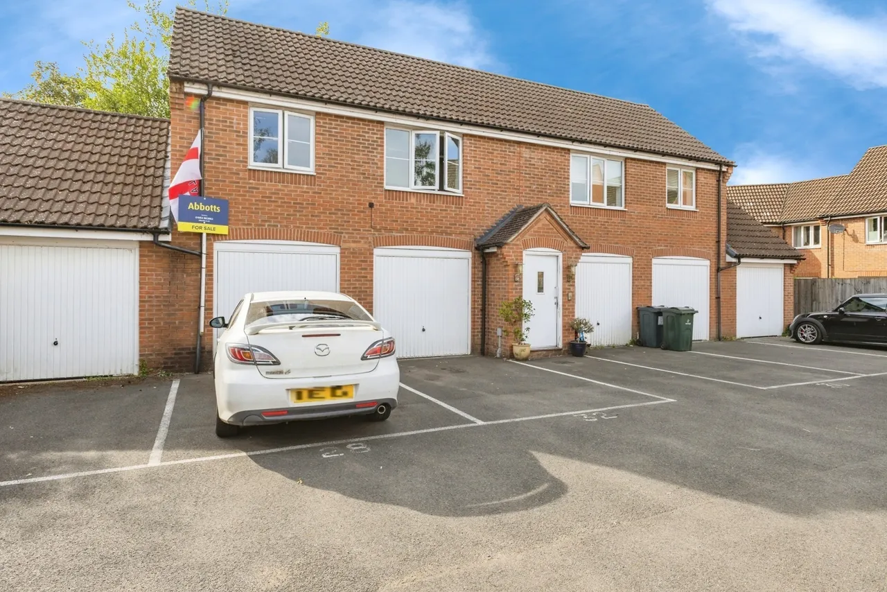 1 bed flat for sale — Sunderland Close, Carbrooke, Thetford, Norfolk, IP25