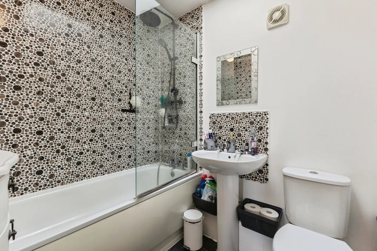 Sunderland Close, Carbrooke, Thetford, Norfolk, IP25, photo 13