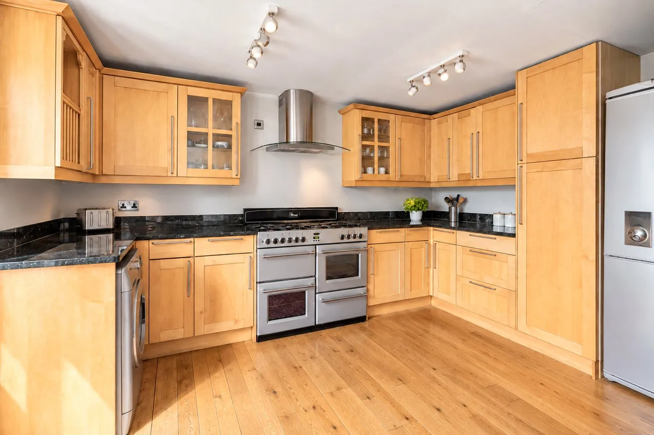 South Avenue, Farnham, GU9, photo 4