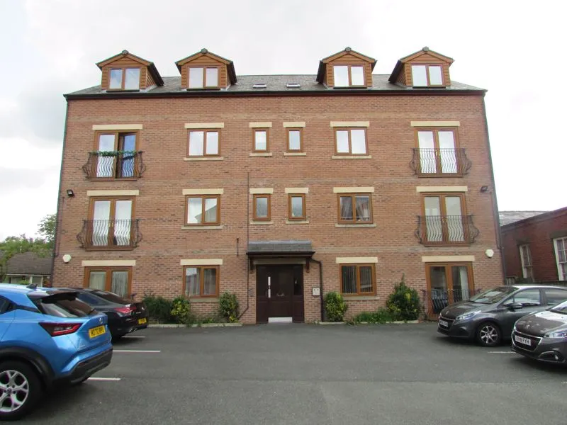 2 bed flat to rent — Clock Tower Court Milnrow, Rochdale OL16 3PY