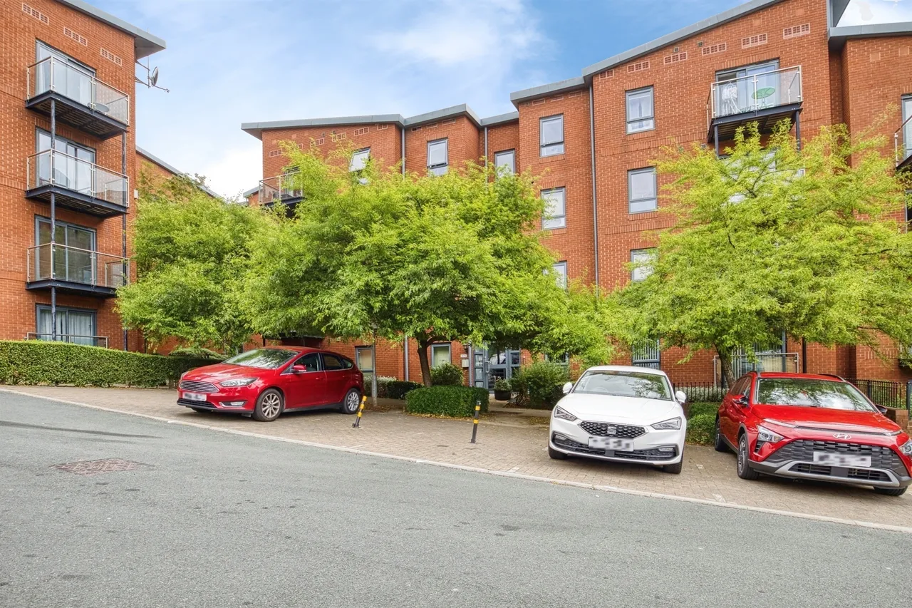 2 bed flat for sale, Bouverie Court, Leeds, LS9
