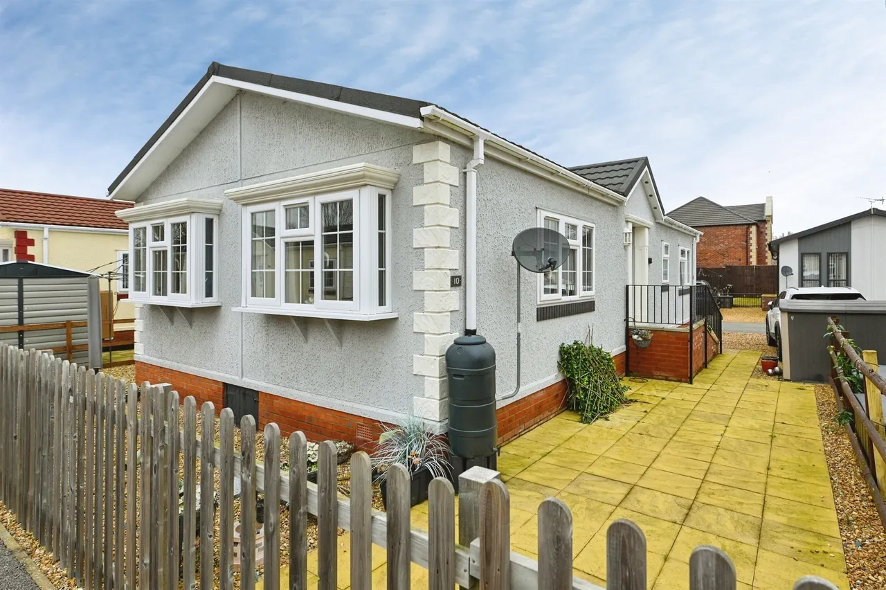2 bed park home for sale, Main Road, West Winch, PE33