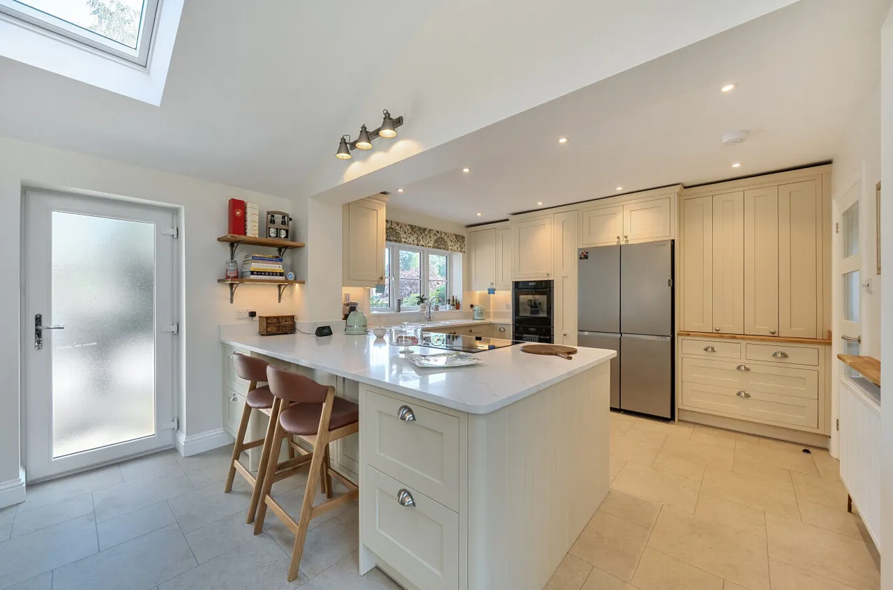Birch Tree View, Lightwater, Surrey, GU18 5TZ, photo 3