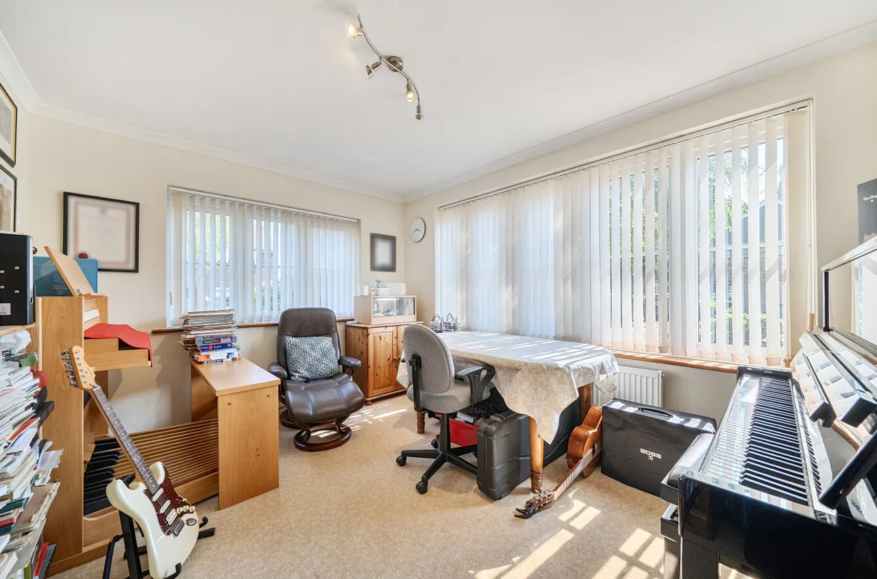 Birch Tree View, Lightwater, Surrey, GU18 5TZ, photo 11