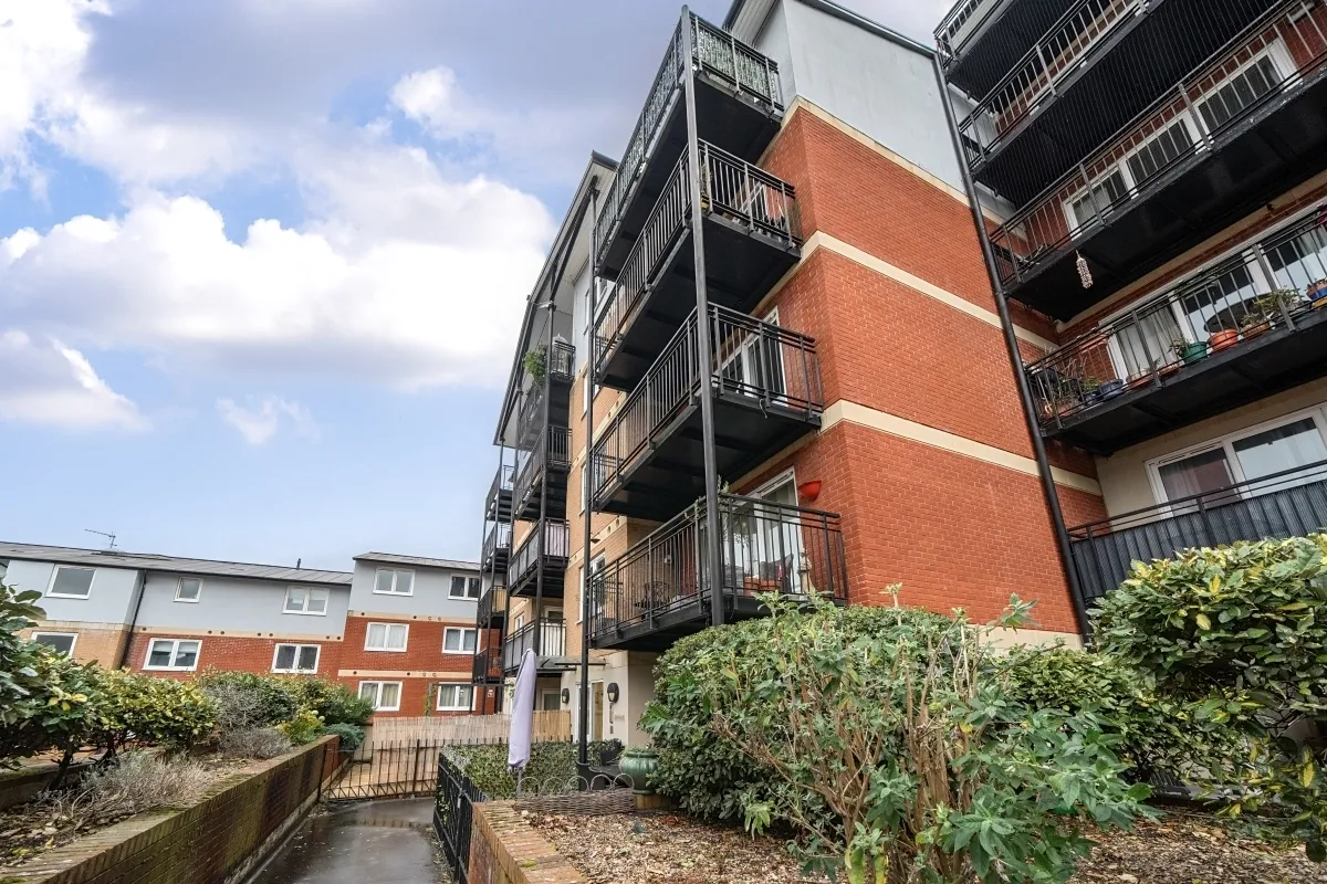1 bed flat to rent, Penn Place, Northway, WD3