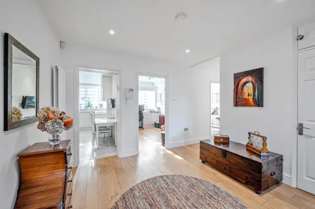 Hendon Lane, London, N3, photo 9