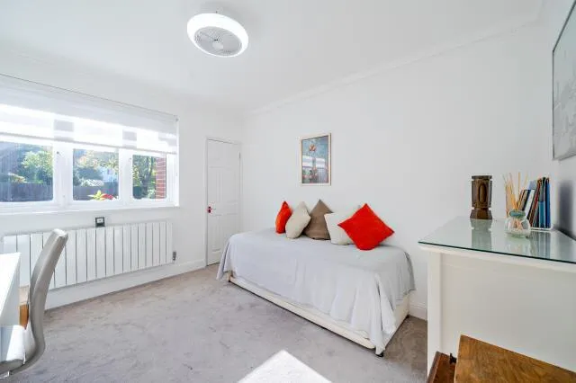 Hendon Lane, London, N3, photo 14