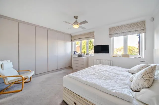 Hendon Lane, London, N3, photo 11