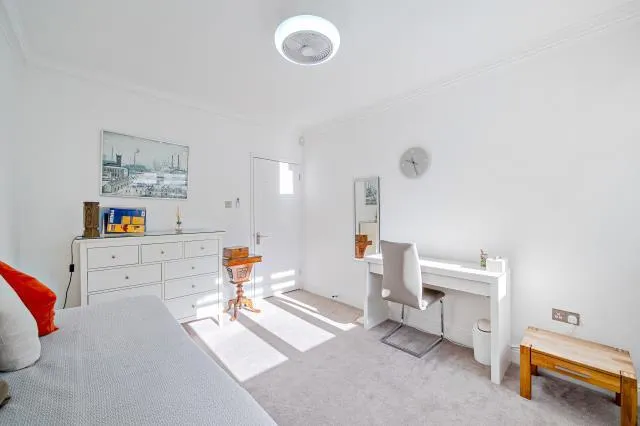 Hendon Lane, London, N3, photo 13