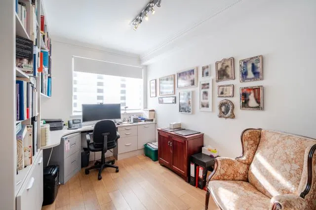 Hendon Lane, London, N3, photo 12