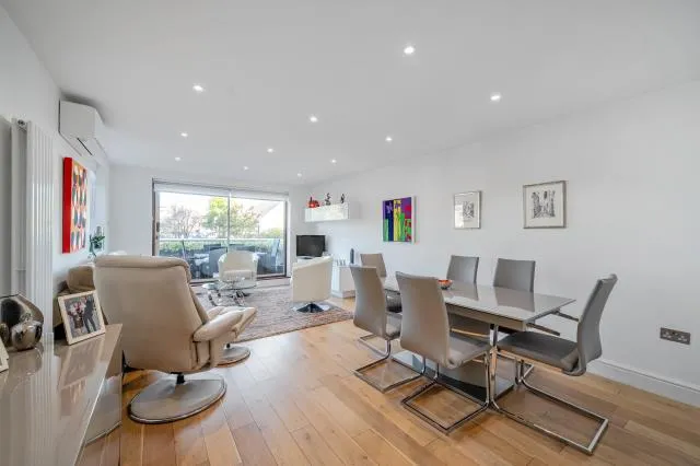 Hendon Lane, London, N3, photo 8
