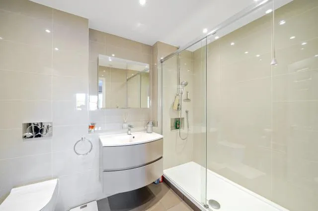 Hendon Lane, London, N3, photo 15