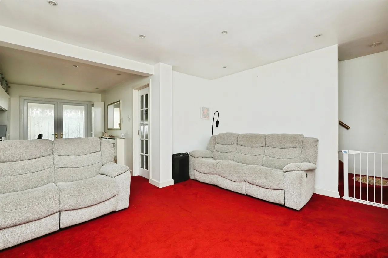 Harrogate Road, Swallownest, Sheffield, photo 4