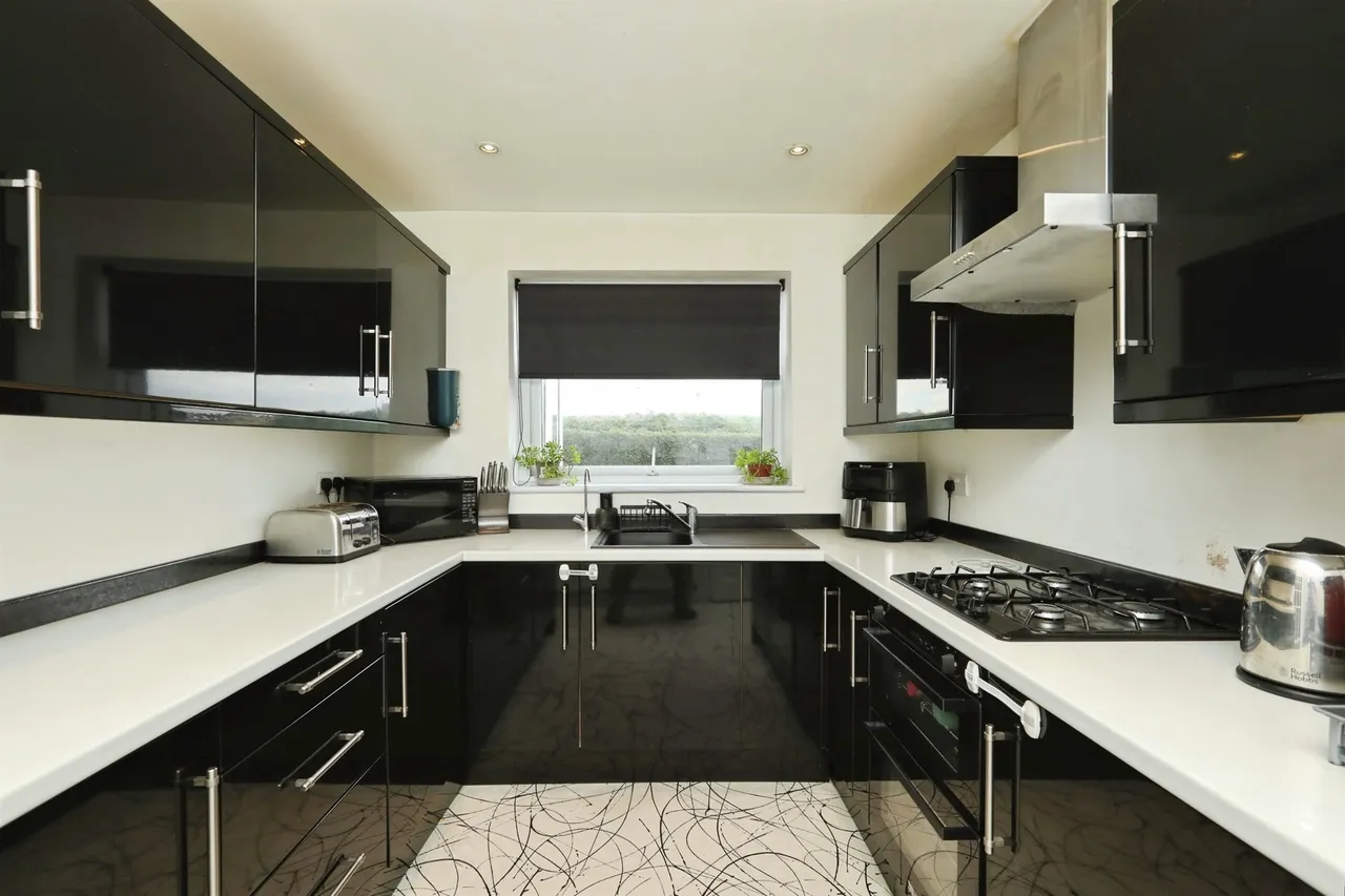 Harrogate Road, Swallownest, Sheffield, photo 3