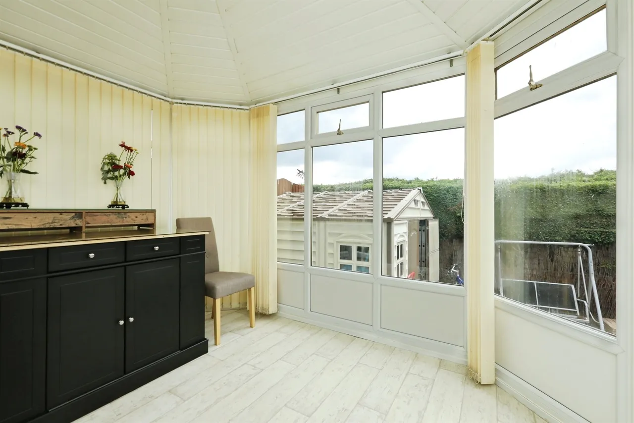 Harrogate Road, Swallownest, Sheffield, photo 6