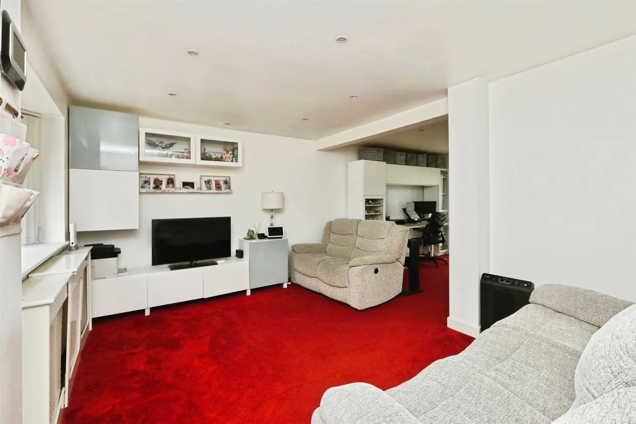 Harrogate Road, Swallownest, Sheffield, photo 2