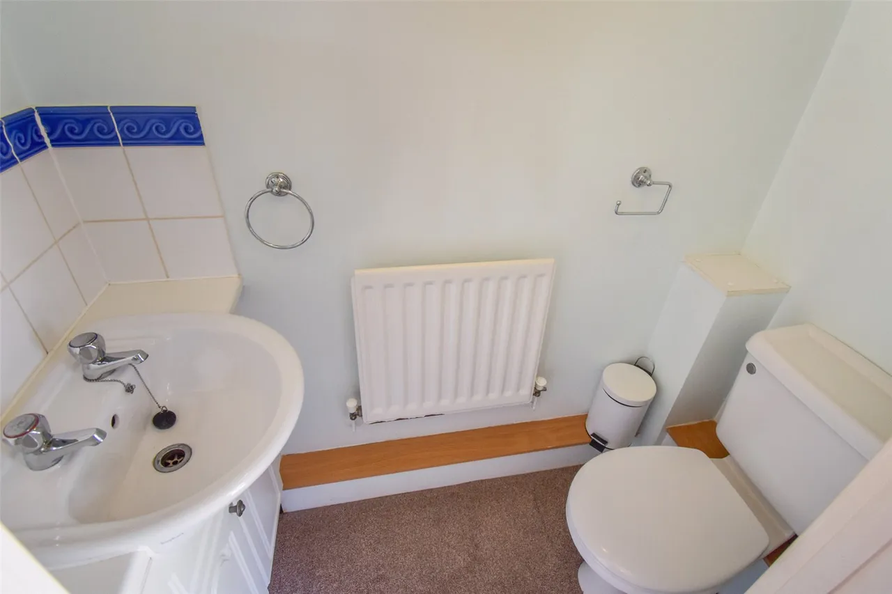 Gloster Close, Ash Vale, Aldershot, Surrey, GU12 5SS, photo 3