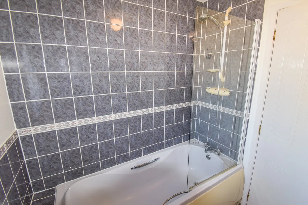 Gloster Close, Ash Vale, Aldershot, Surrey, GU12 5SS, photo 4