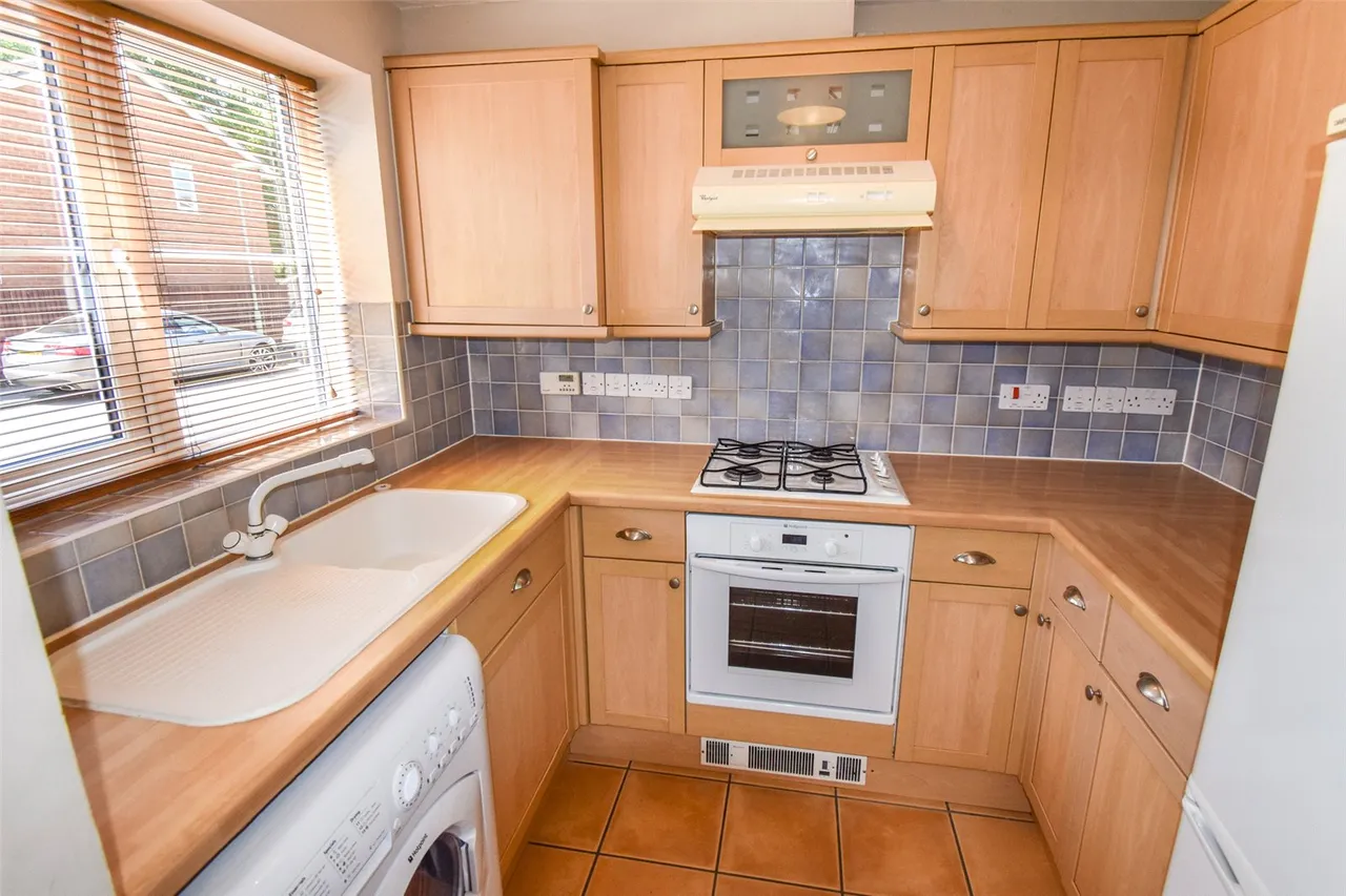 Gloster Close, Ash Vale, Aldershot, Surrey, GU12 5SS, photo 2