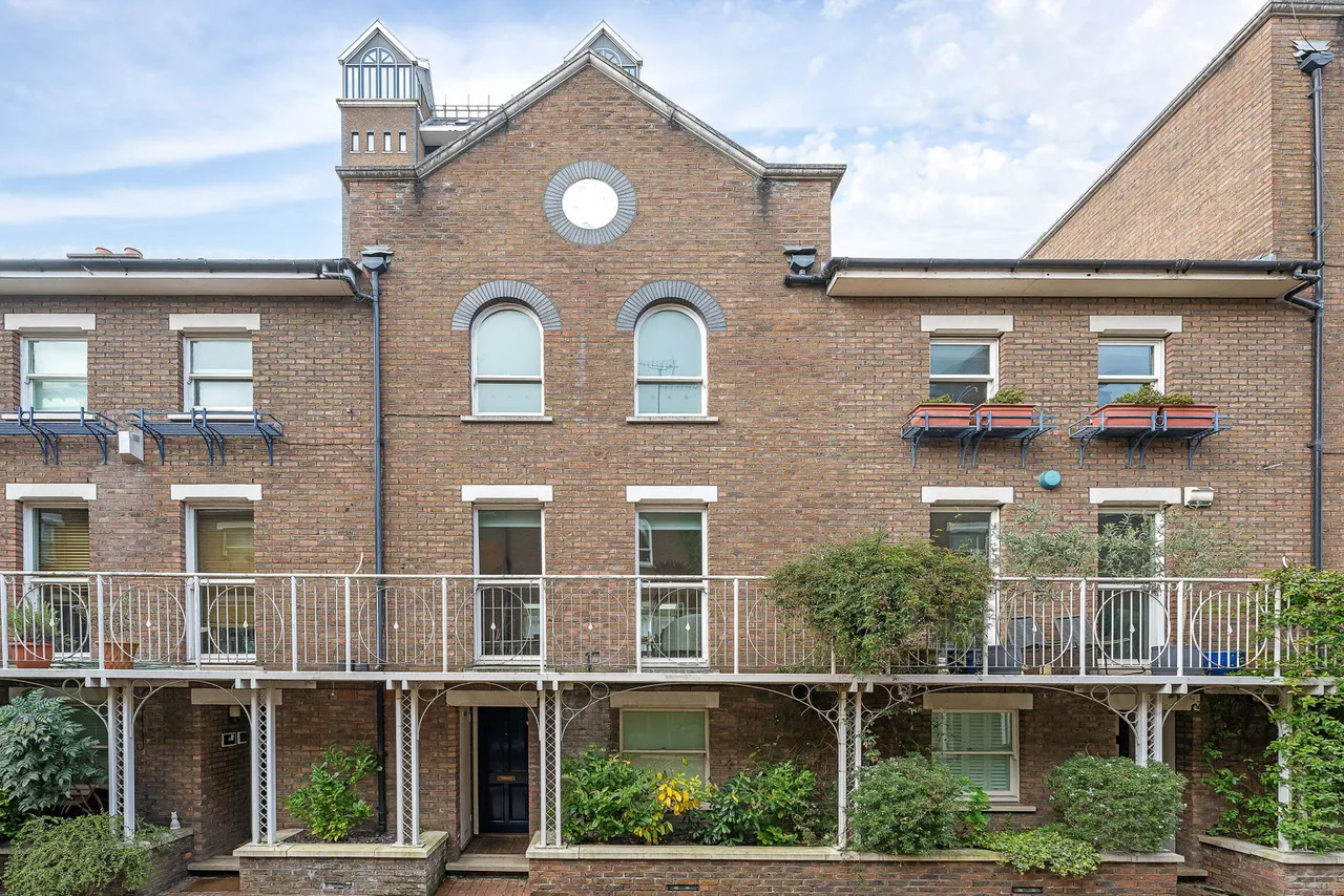 Cinnamon Row, Plantation Wharf, Battersea, SW11, photo 4