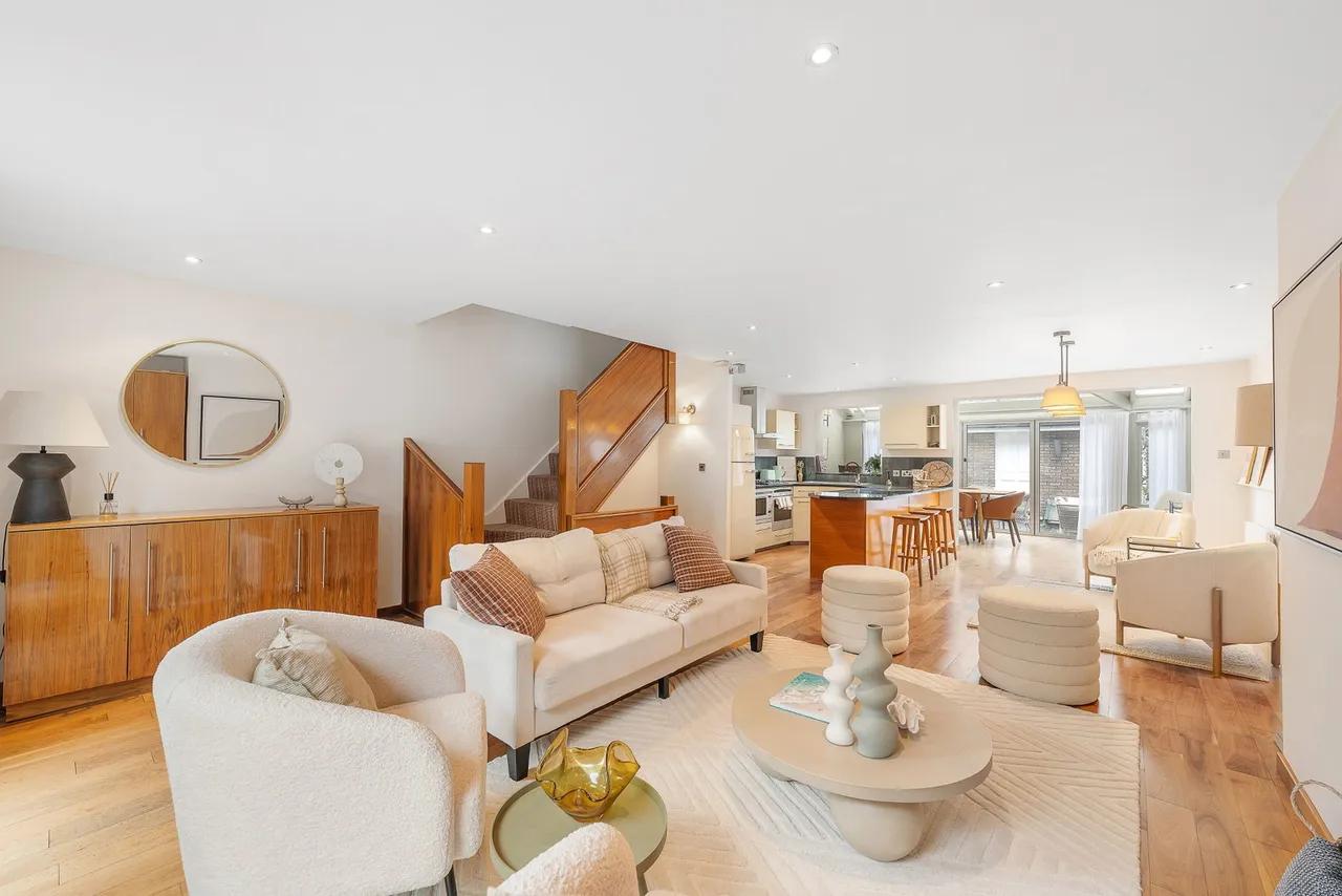 Cinnamon Row, Plantation Wharf, Battersea, SW11, photo 2