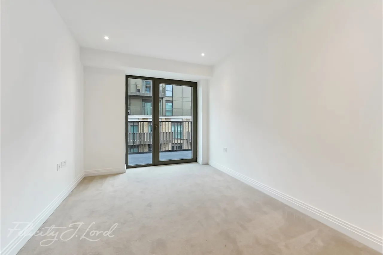 Western Gateway, London, E16, photo 16