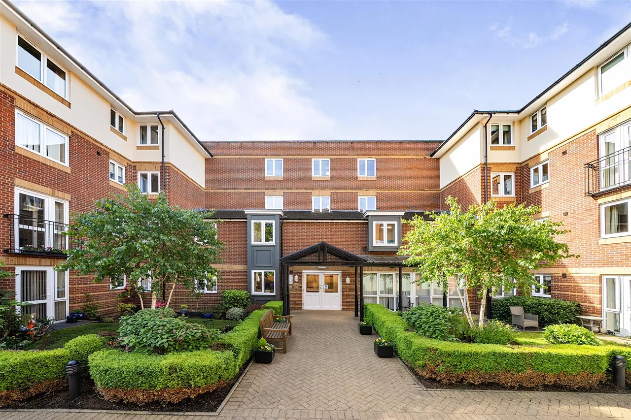 1 bed flat for sale, High Street, Rickmansworth, WD3