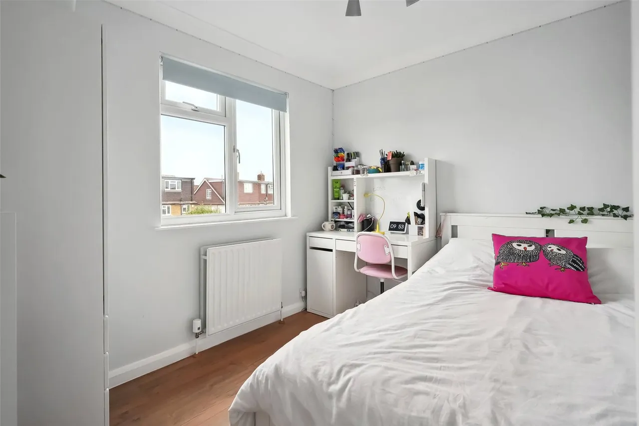 Lincoln Avenue, Twickenham, TW2 6NW, photo 12