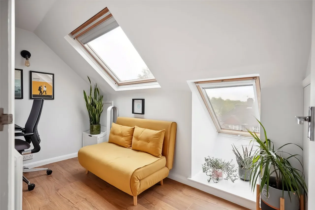 Lincoln Avenue, Twickenham, TW2 6NW, photo 11