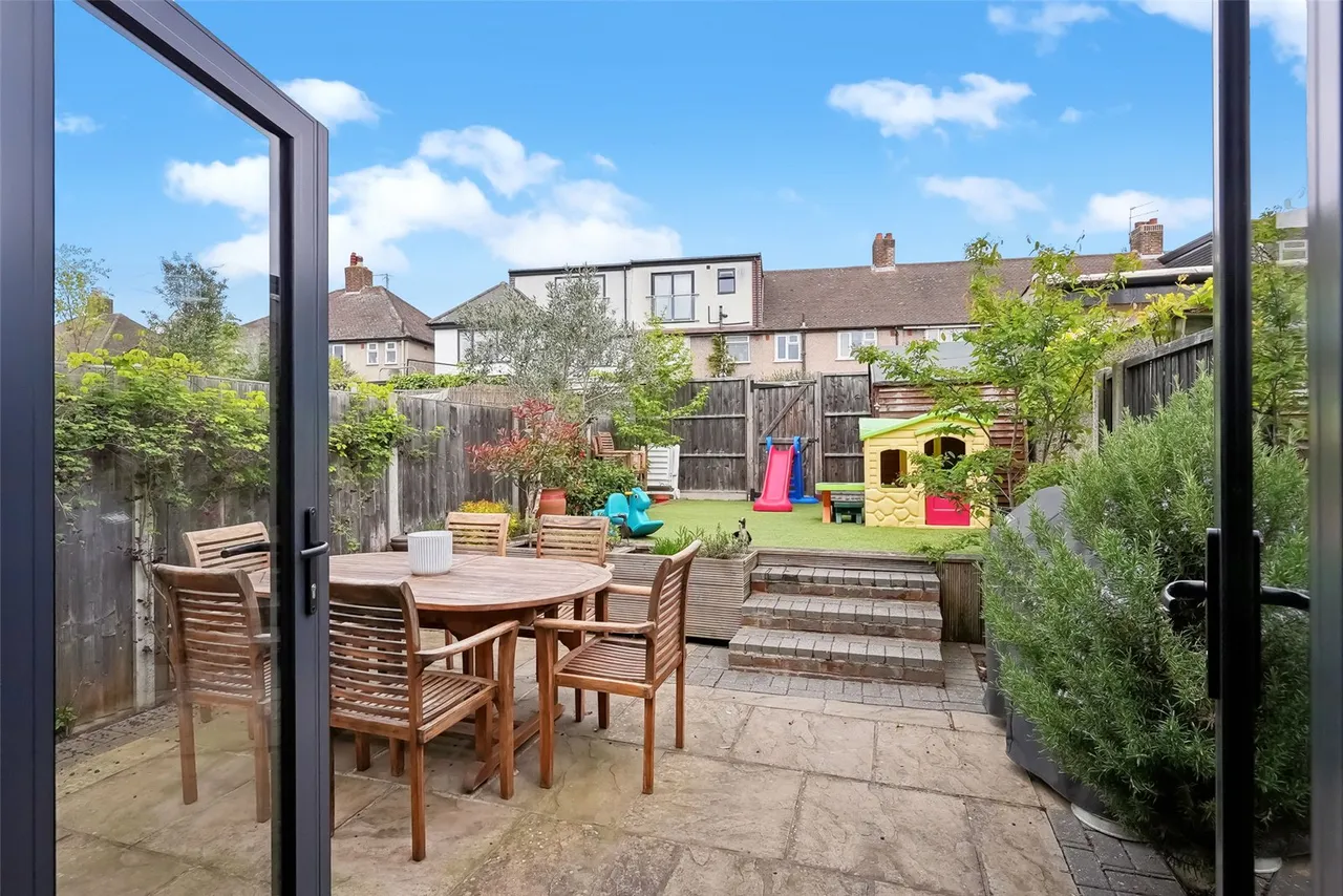 Lincoln Avenue, Twickenham, TW2 6NW, photo 2