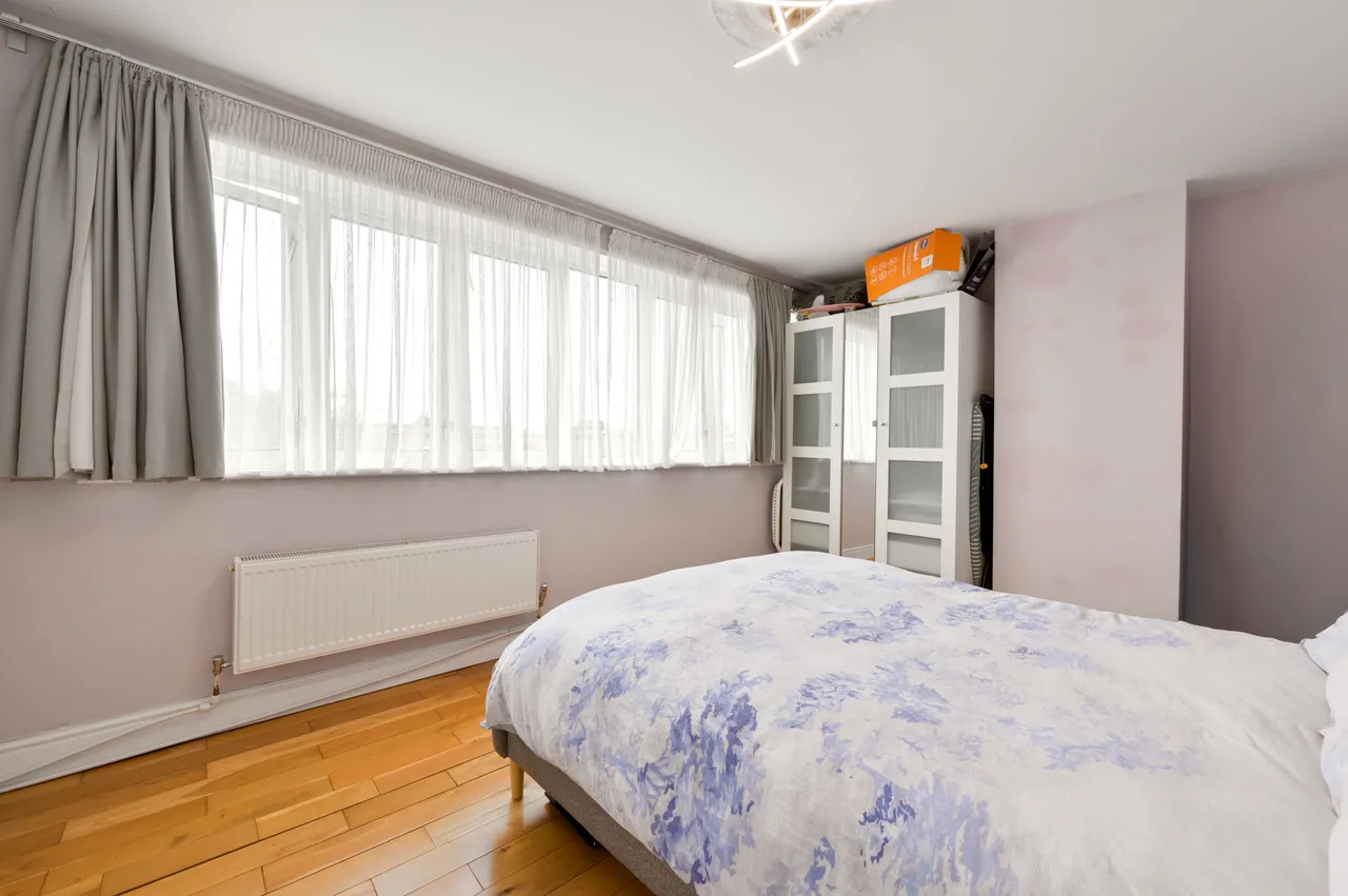 13 Burden Close, Brentford, photo 6
