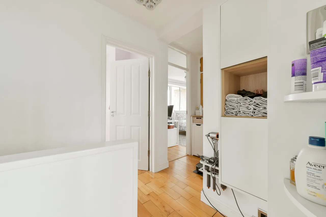 13 Burden Close, Brentford, photo 11