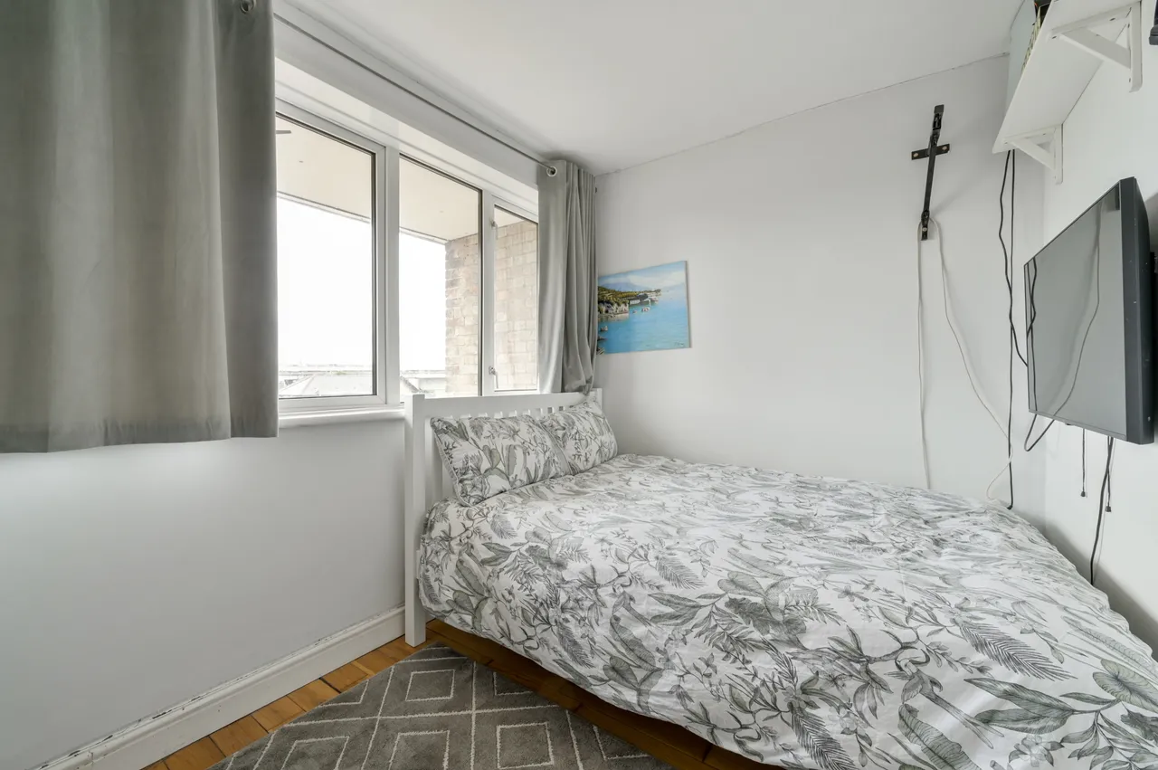 13 Burden Close, Brentford, photo 9