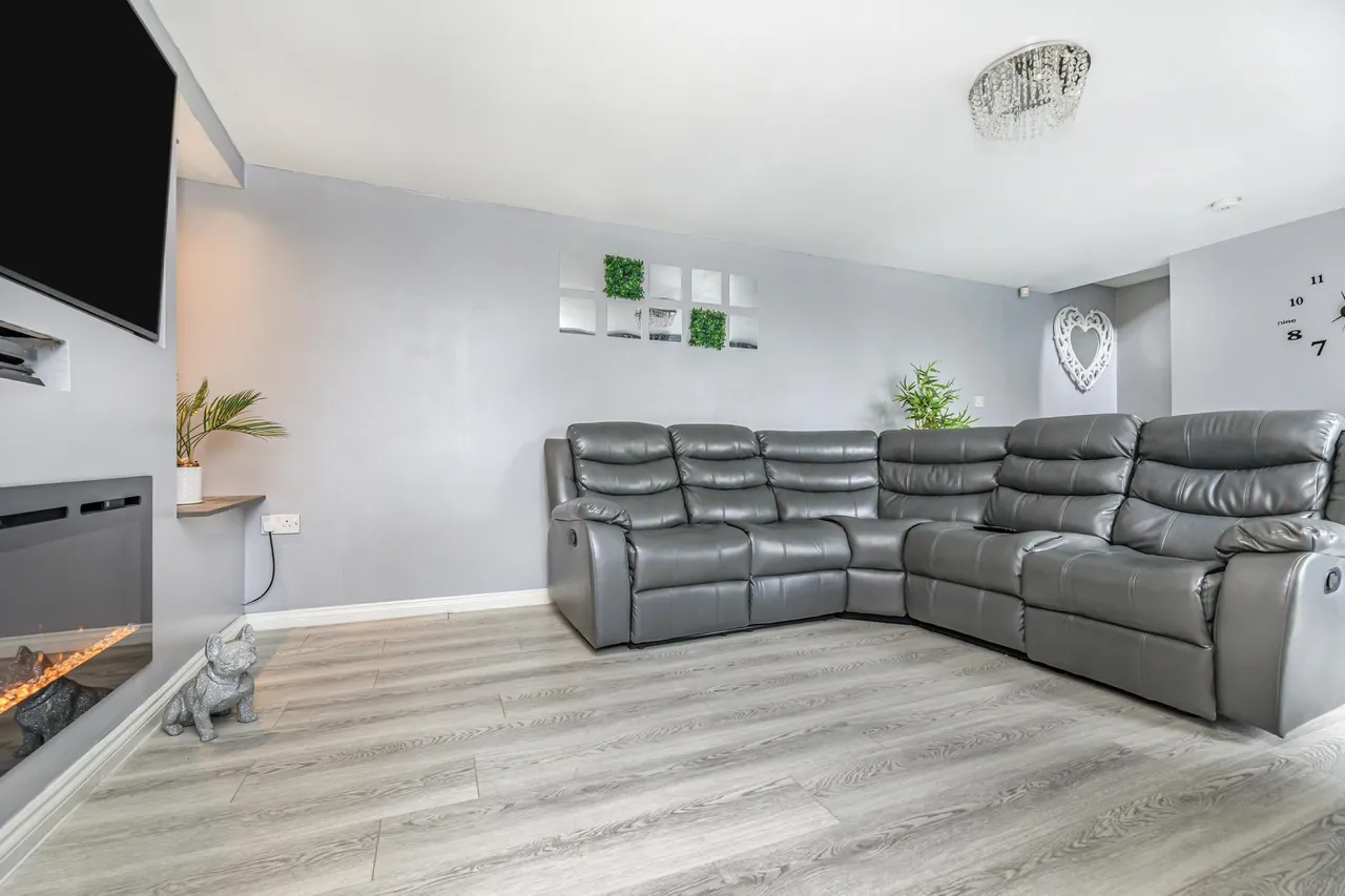 The Willows, Darfield, S73, photo 5