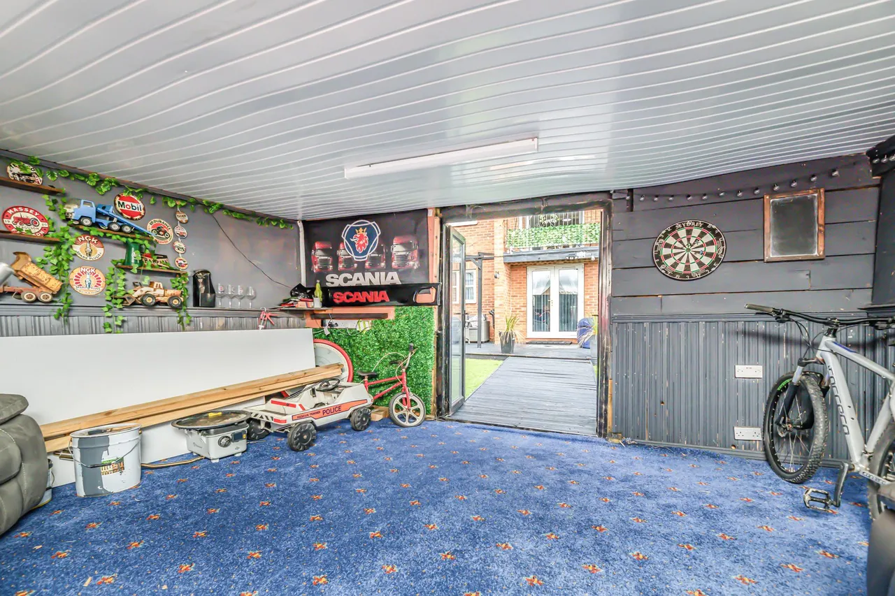 The Willows, Darfield, S73, photo 34