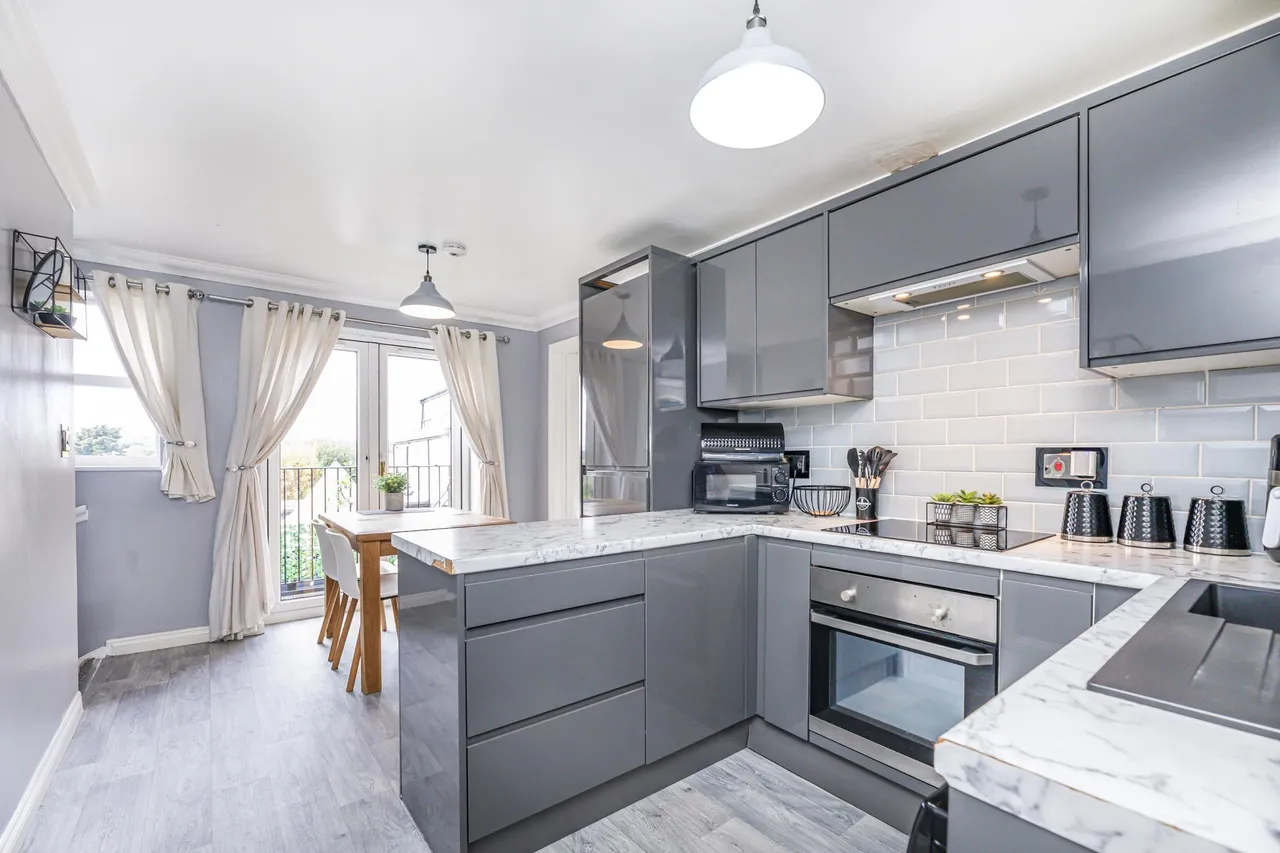 The Willows, Darfield, S73, photo 9