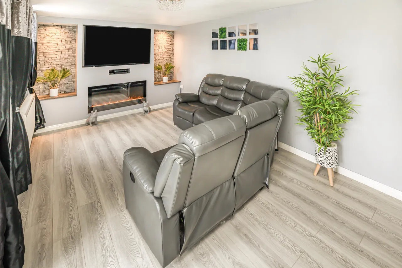 The Willows, Darfield, S73, photo 8