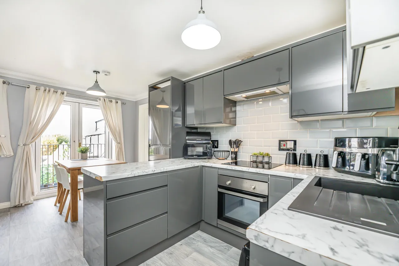 The Willows, Darfield, S73, photo 3