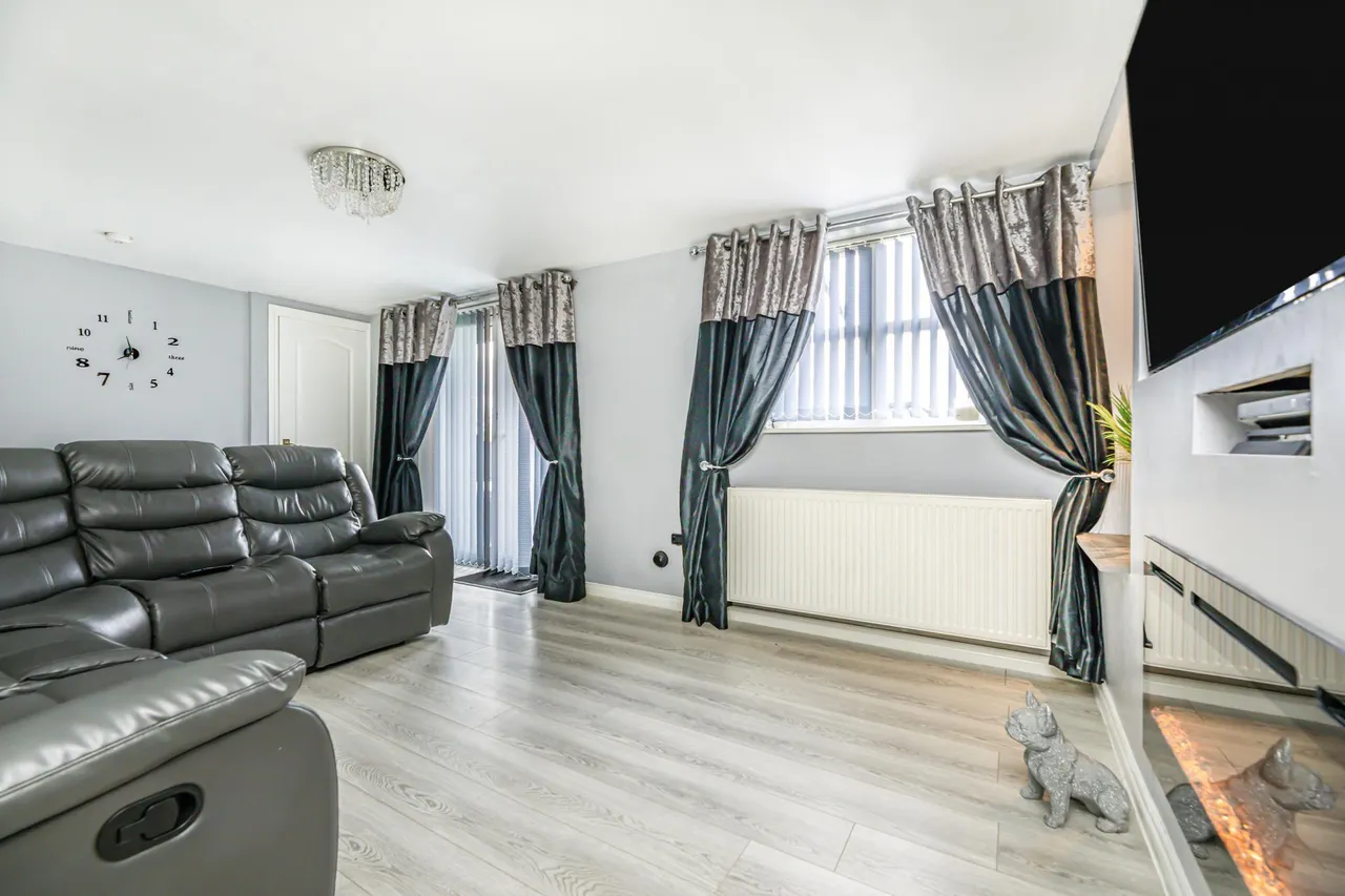 The Willows, Darfield, S73, photo 6