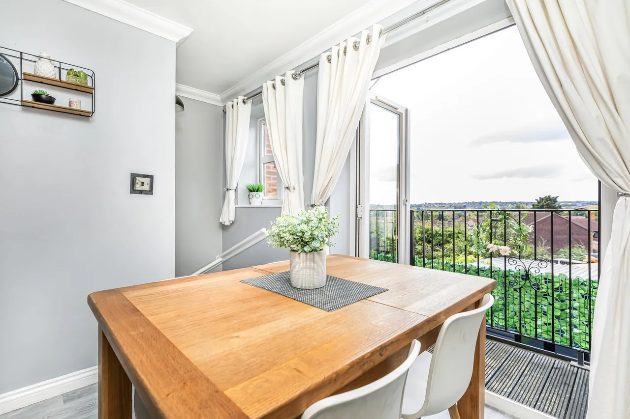The Willows, Darfield, S73, photo 15