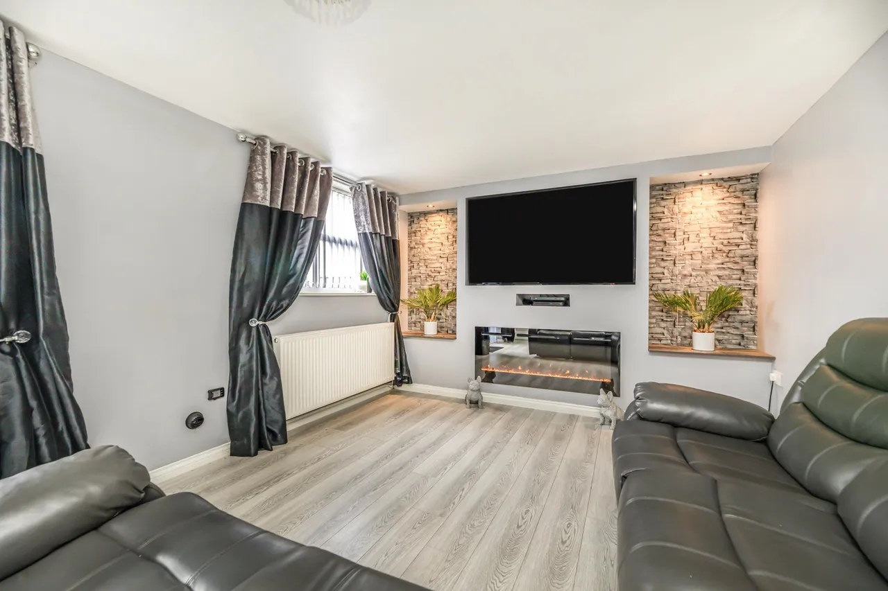 The Willows, Darfield, S73, photo 7