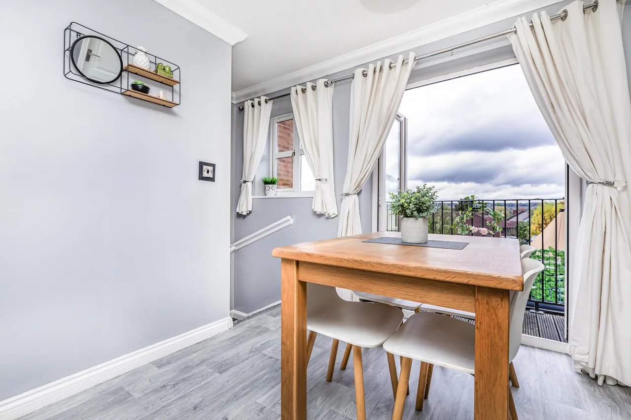 The Willows, Darfield, S73, photo 14