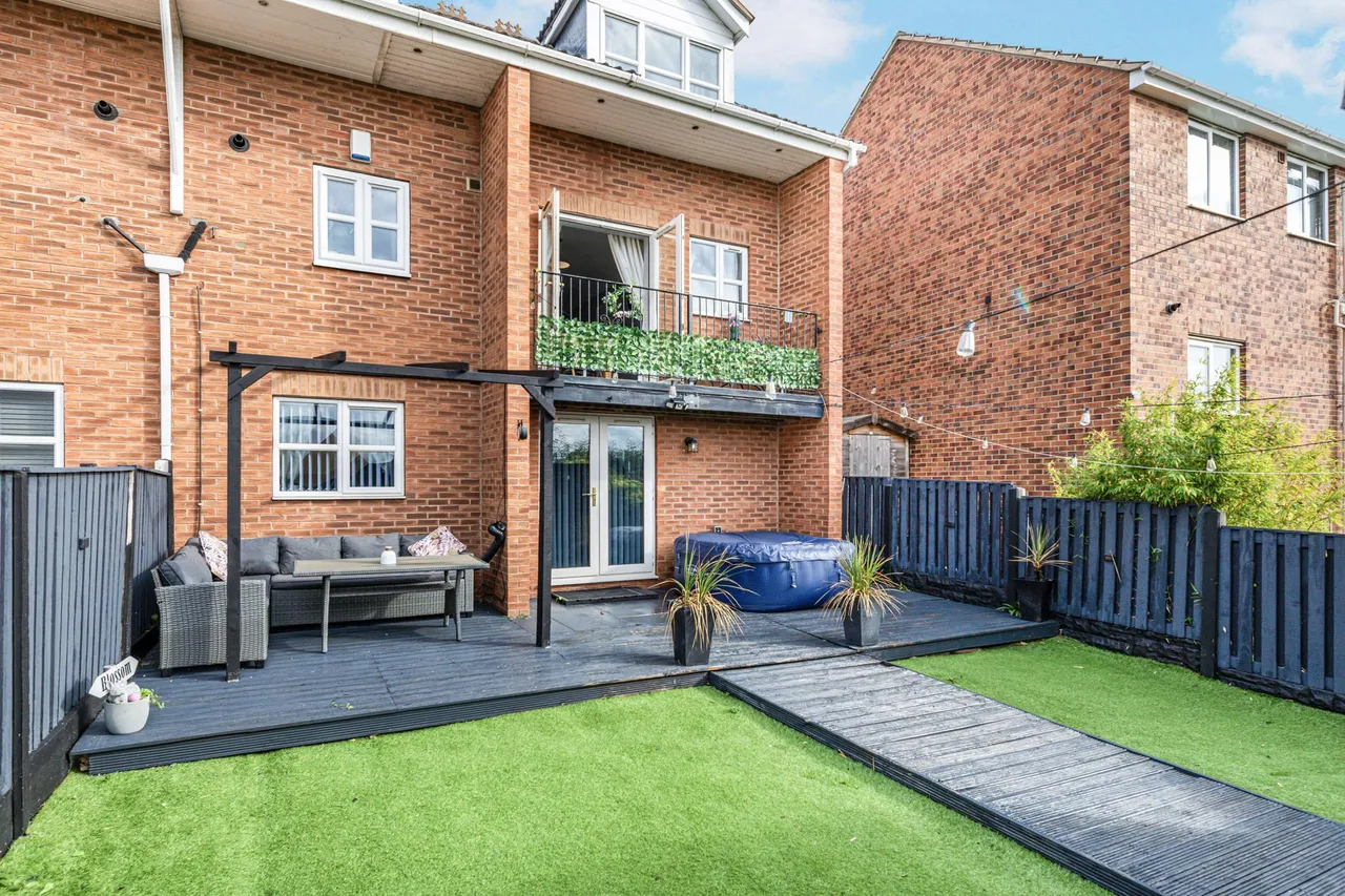The Willows, Darfield, S73, photo 4